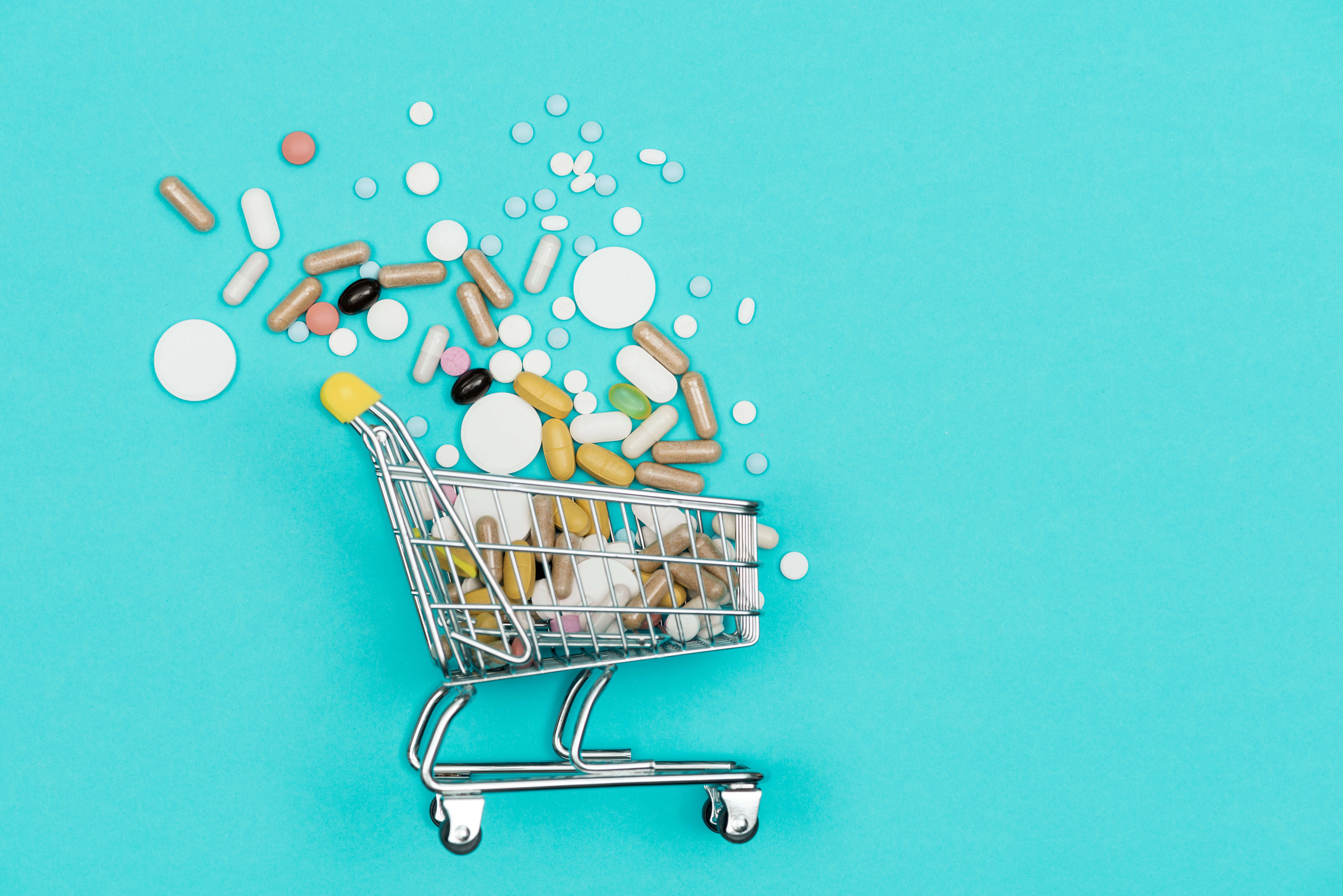 Einkaufswagen mit Medikamenten